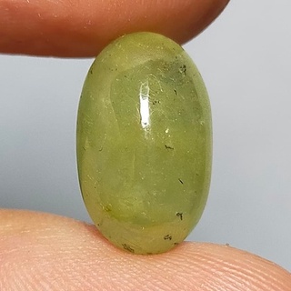 พลอย แซฟไฟร์ ธรรมชาติ แท้ ( Natural Yellow Green Sapphire ) หนัก 8.08 กะรัต