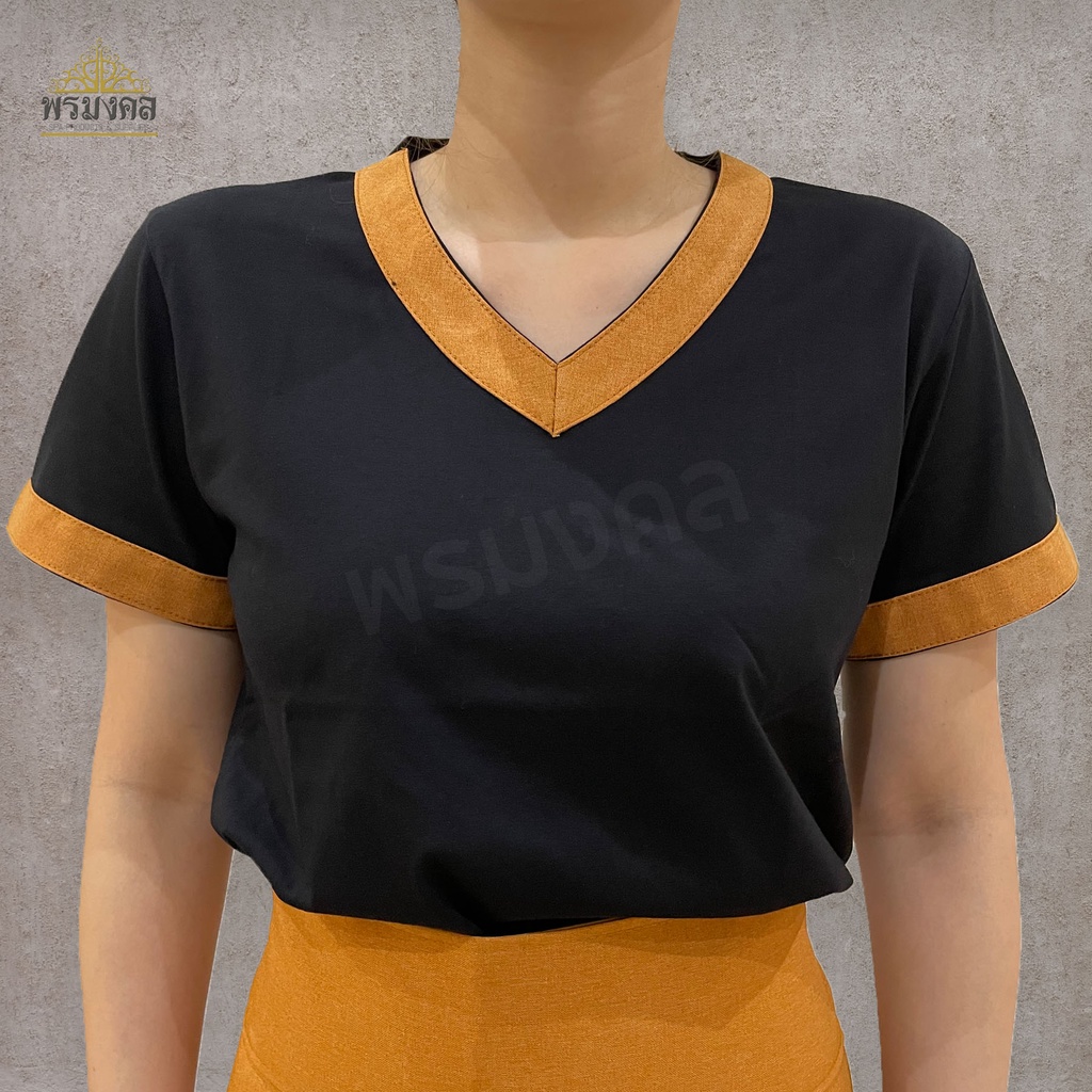 เสื้อยืดคอวี แต่งผ้าโอซาก้าที่คอและแขน