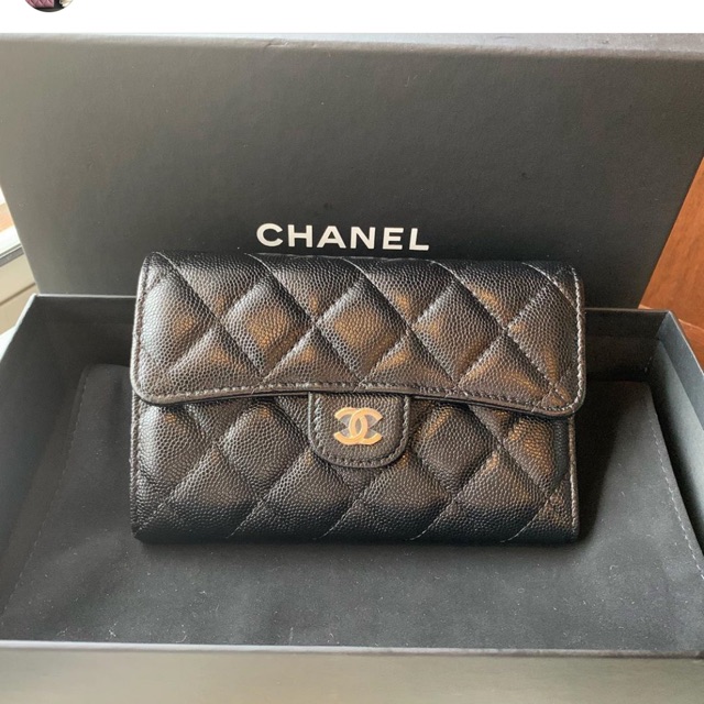 Chanel medium flap wallet (holo28)