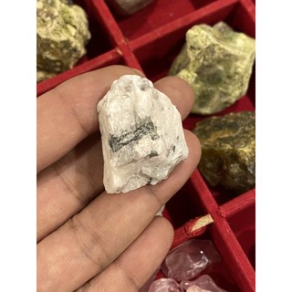 มอร์แกไนท์ (Morganite)"หินแห่งความรักอันศักดิ์สิทธิ์"
