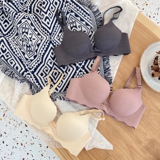 สินค้าพร้อมส่งจากไทย💥LoveIs Bra💥(N672) เสื้อในไร้โครง 3 ตะขอ แต่งโบว์หน้าพร้อมจี้เพชร หรูหราน่าใส่