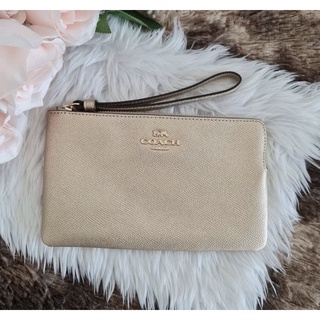 🎀 A คล้องมือ size 1L สีทอง COACH C2189 Metallic Pale Gold COACH LARGE CORNER ZIP WRISTLET