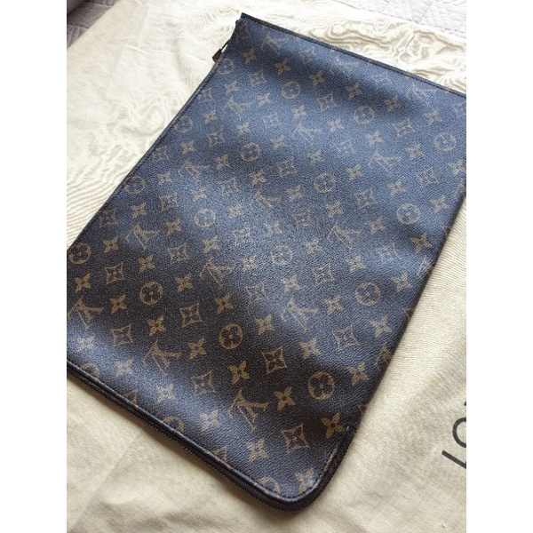 LV document holder used