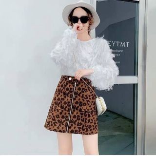 กระโปรงลายเสือ สวยหรูผ้านิ่มลื่นเนื้อดี ทรงน่ารักแต่งซิปหน้า ติดกระดุมเก๋ๆ