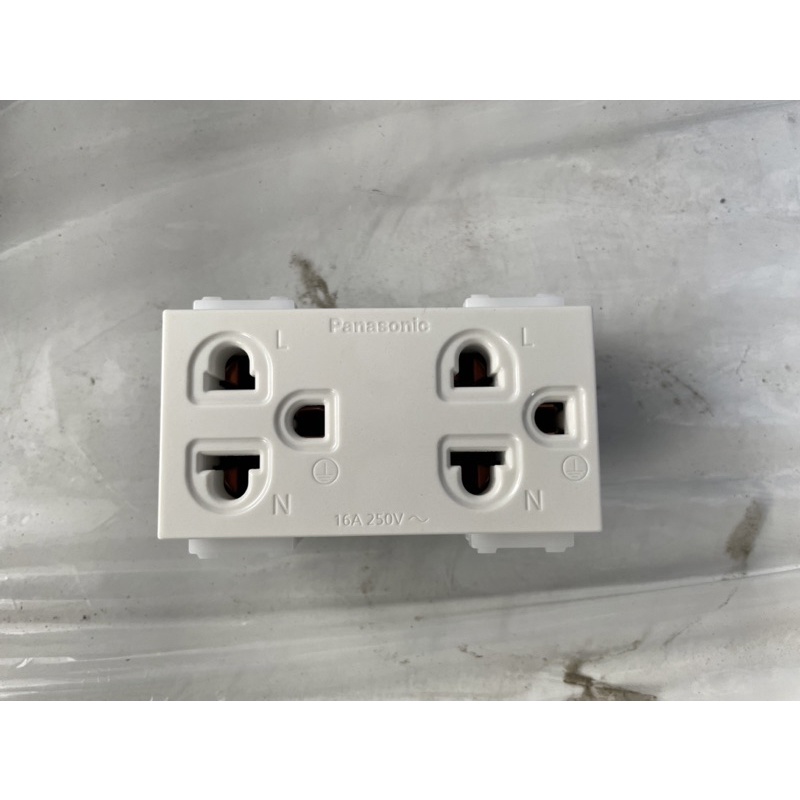 ปลั๊กกราวด์คู่ Panasonic