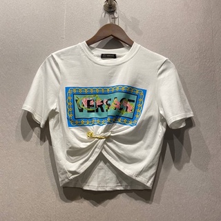 VERSACE SAFETY PIN ACID BOUQUET CROPPED T-SHIRT เสื้อยืดคอกลมแขนสั้น แบรนด์เวอร์ซาเช่ สกรีน box logo สีเขียวฟ้านีออน