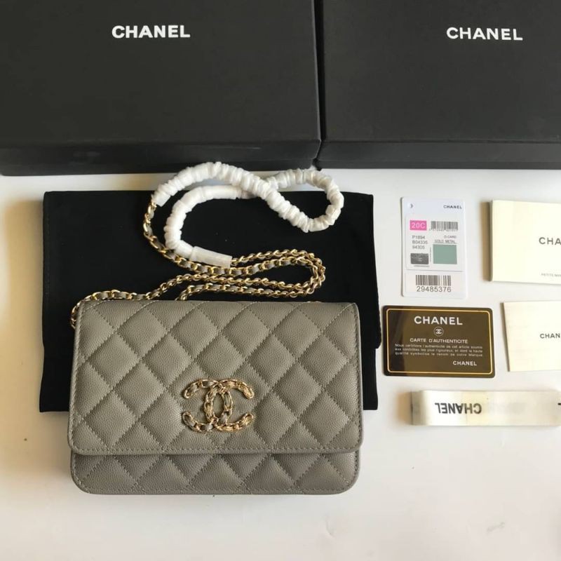 กระเป๋า​สะพาย​ข้าง​ Chanel​ 20​ Cm.