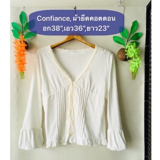 เสื้อยืด Confiance ผ้าคอตตอนเนื้อดี แต่งลูกไม้ แขนสวยมาก มือสองญี่ปุ่น สวยใหม่ ตำหนิตามรูป รายละเอียดและขนาดดูในรูปค่ะ