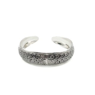 DSP กำไลข้อมือเงิน ตอกลายดอกซากุระ เงินแท้ 925: DSP Solid 925 Sterling Silver Flower Bangle [GSPC0038]