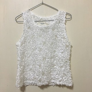 เสื้อกล้าม ลายดอกไม้วงกลม น่ารักๆ ไม่เคยใส่ ใหม่