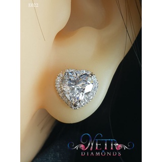 ต่างหูเพชรหัวใจข้างละ 2 กะรัต เพชรเลียนแบบเพชรแท้ ทำจาก เพชร CZ, Cubic Zirconia หรือ เพชรโคลนนิ่ง ล้อมเพชร ทำจากเพชร CZ