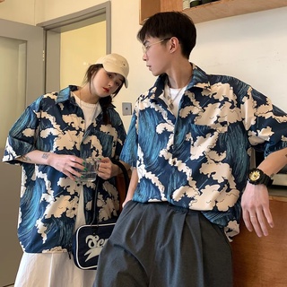 แฟชั่นฤดูร้อนเสื้อคู่ ชาย หญิง ไป ทะเล สไตล์ฮาวาย เสื้อเกาหลี แขนสั้นคอตั้ง ทรงหลวมเพื่อความสบาย✨M-3XL