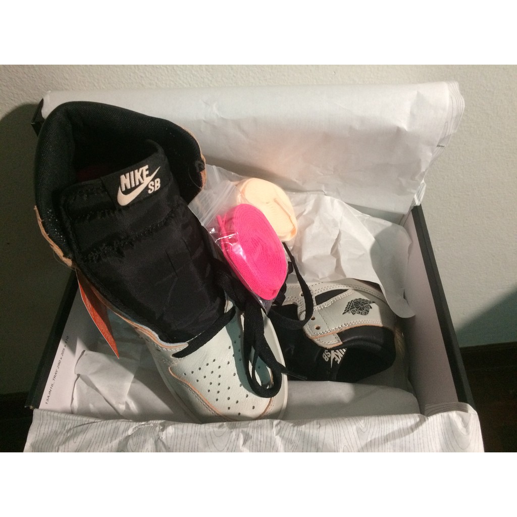 Nike Air Jordan 1 High OG Defiant NYC.Paris ไซส์ 6.5 us 39 eu