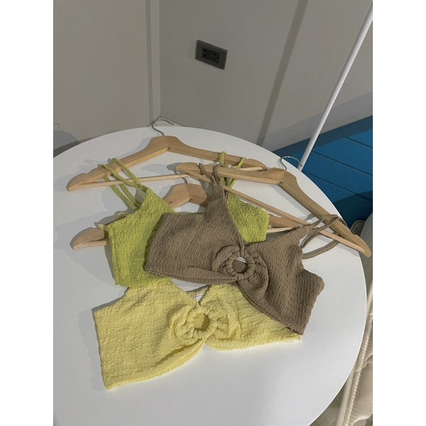 ครอปสายเดี่ยว G-rose พร้อมส่ง ‼️🌈💙⛅️