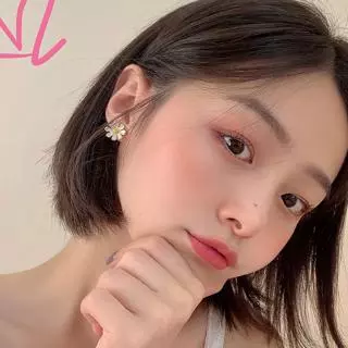 ต่างหู จี้ดอกเดซี่น่ารัก สไตล์เกาหลี ต่างหูแฟชั่นสำหรับผู้หญิง 1 คู่