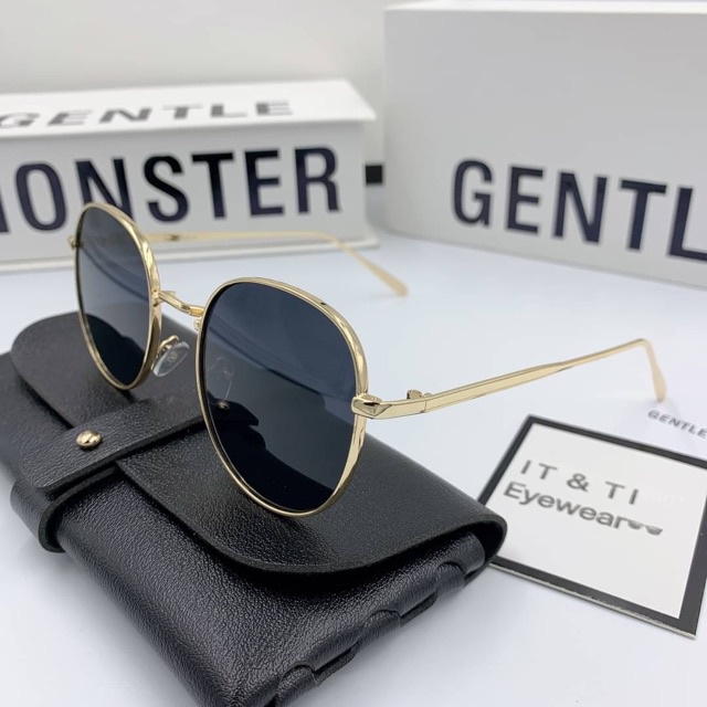 (NEW)Spot goods*Saleสินค้าพร้อมส่ง แว่นกันแดดทรงสวย Square Metal ®
☀️ UV 400 Sunglasses ☀️ FAMQ