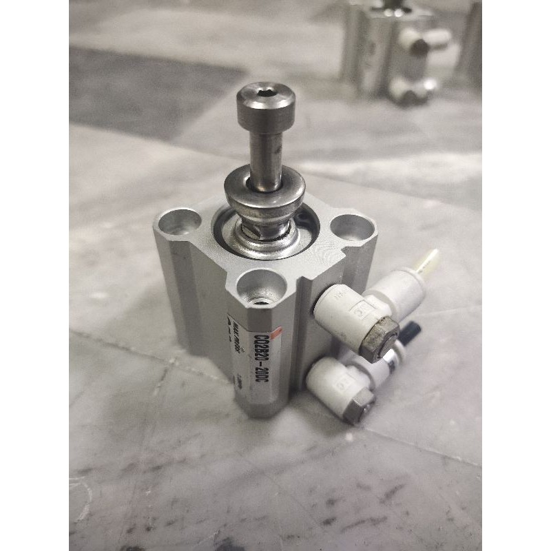 กระบอกลม smc  CQ2B20-20DC มือสอง