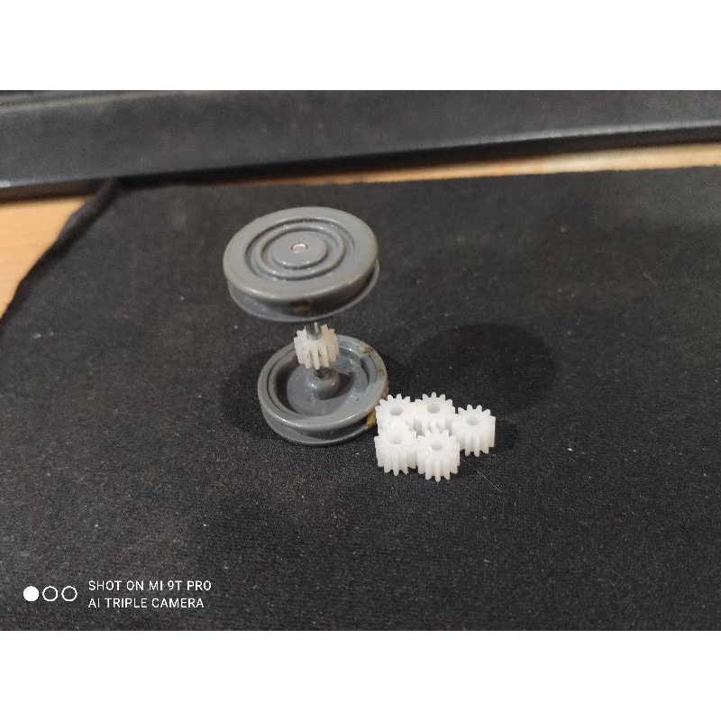 เฟืองอะไหล่ใส่ล้อรถไฟ tomyขนาด12ฟัน1ชุดมี5ชิ้น