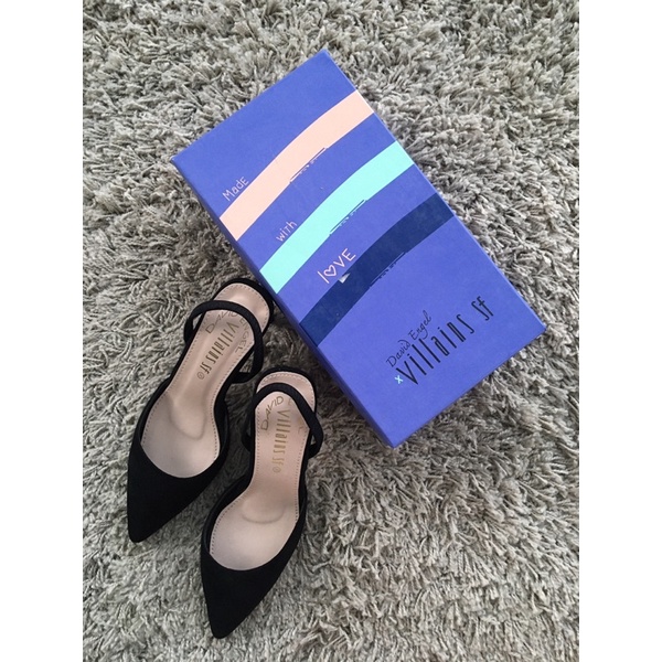 Used like new! รองเท้าส้นเตี้ย Villain SF