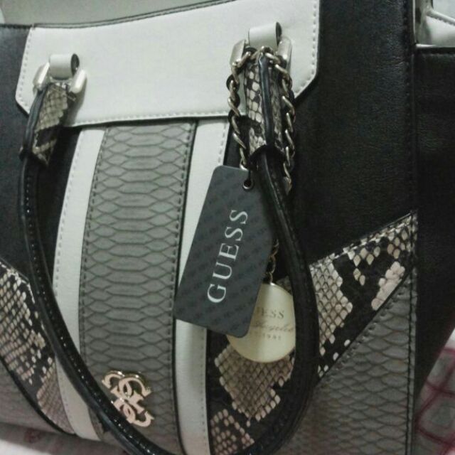 กระเป๋าGuess