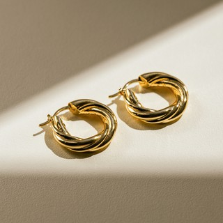 LAC.COLLECTION - Olivia Hoop Earrings / ต่างหูห่วงกลียว หรูหรา ขนาด 2.4cm