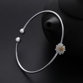 กำไลข้อมือดอกเดซี่ • Daisy Bangle