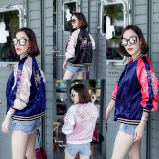 เสื้อแจ็คเก็ต ซิปหน้า สีทูโทน งานปักกวางและดอกไม้ ช่วงแขนและด้านหลัง งานสวยเท่ห์ กันลมเย็นๆได้ดี ผ้าซาตินหนา