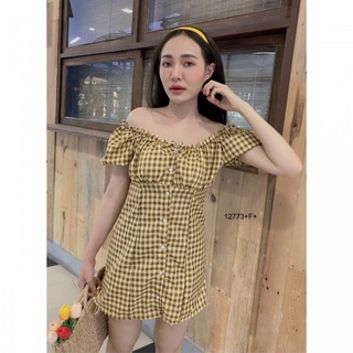 MM12773 เดรสปาดไหล่ลายสก็อตกระดุมผ่าหน้า Off the shoulder plaid dress with button slit in front