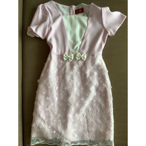 เดรสลูกไม้ชมพู Everyday Runway