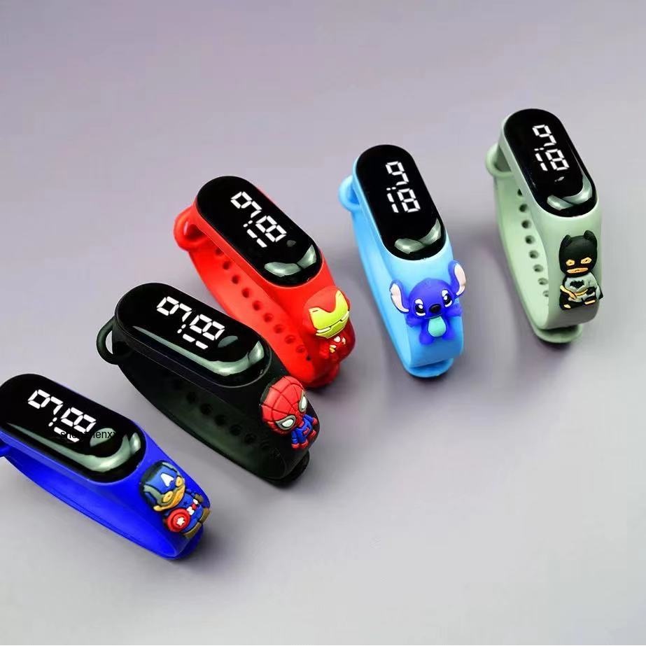 นาฬิกาข้อมือดิจิทัล สมาร์ทวอทช์ LED รูปตุ๊กตาซูเปอร์แมน ปิกาจู แฟชั่นสปอร์ต สําหรับเด็กนักเรียน