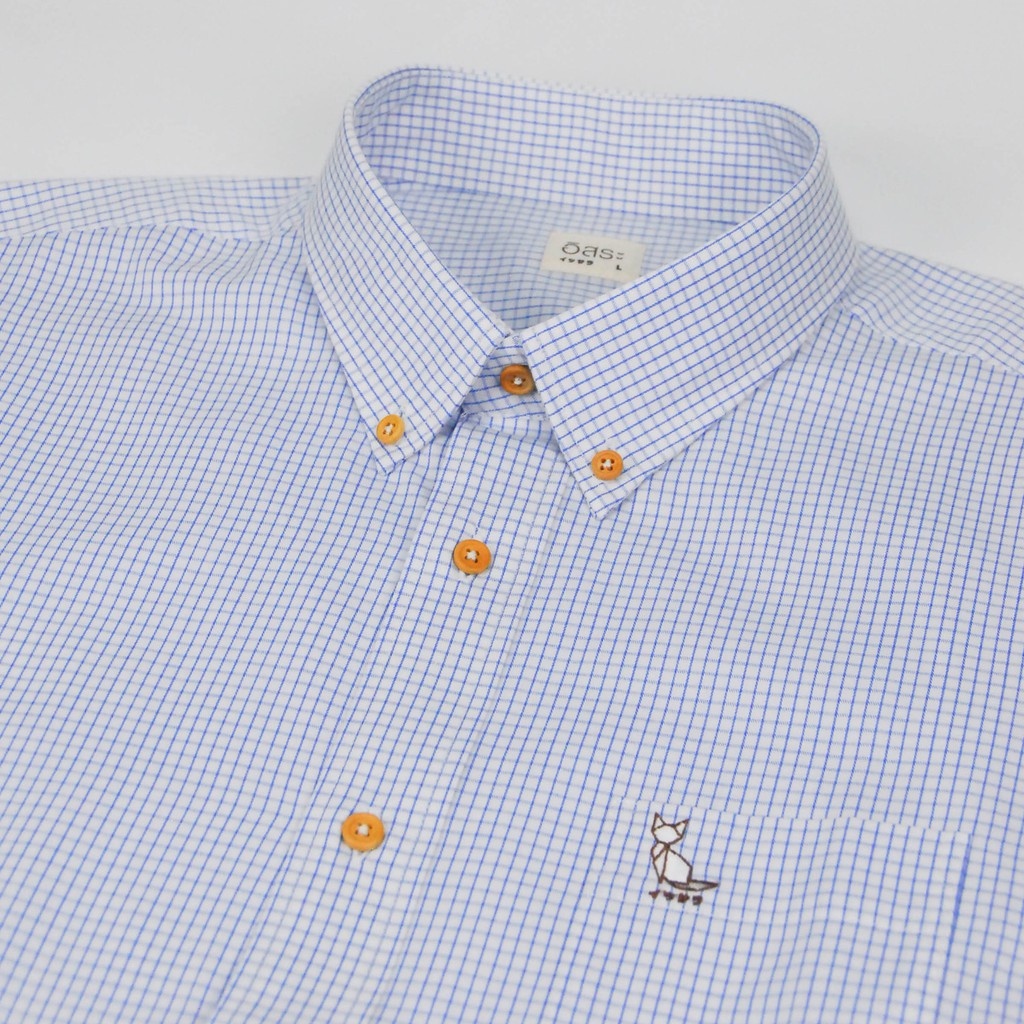 (SIZE M) ISSARA Original เสื้อเชิ้ตชาย ปกกระดุม ทรงสลิม สีขาวตารางน้ำเงิน origami cat