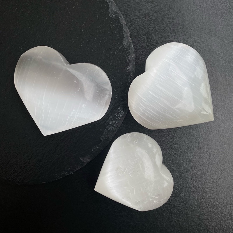 Selenite Heart Shape หินเซเลไนต์ ทรงหัวใจ