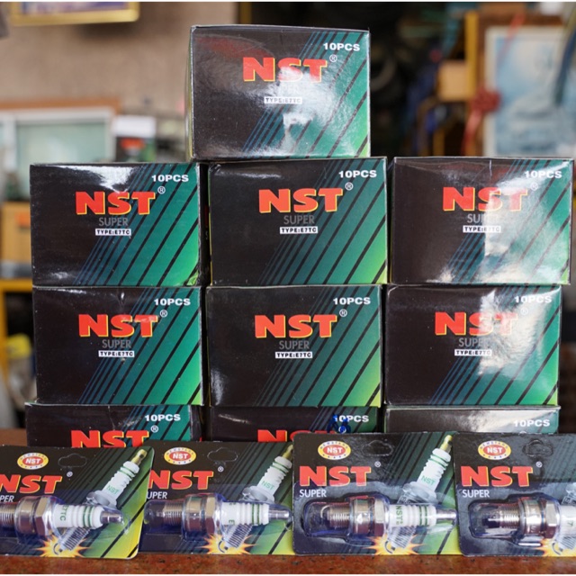 หัวเทียน NST สำหรับรถ 2 จังหวะ 4 จังหวะ และ ตัดหญ้า 2 จังหวะ 1 กล่อง มี 10 หัว