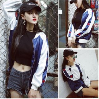 แจ๊คเก็ต​ปักลายหัวใจที่แขน สีน้ำเงินคาดขาว