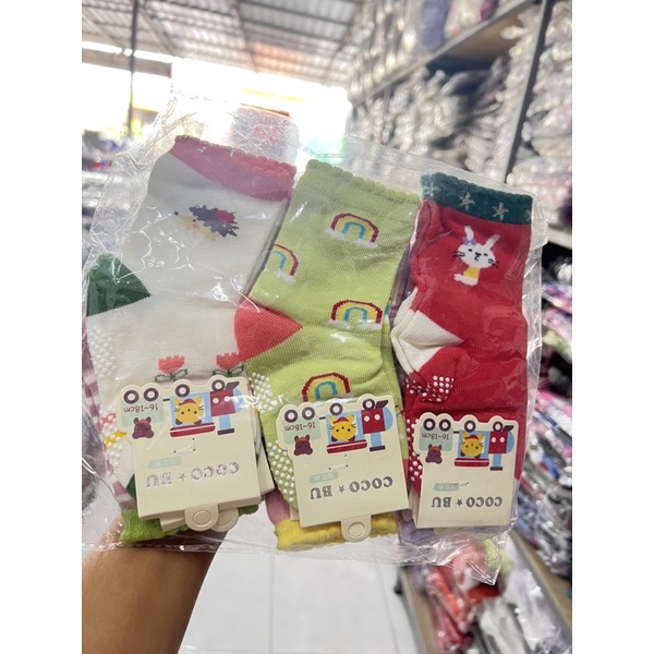 ถุงเท้าเด็ก COCO พื้นกันลื่นผู้หญิง และผู้ชาย ราคายกโหลมี12 คู่