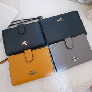 กระเป๋าสตางค์ Coach แท้ Medium Corner Zip Wallet