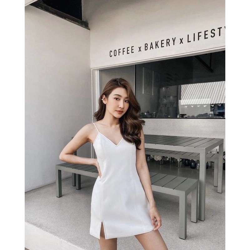 เดรสสีขาว Chananya official ไซส์ M