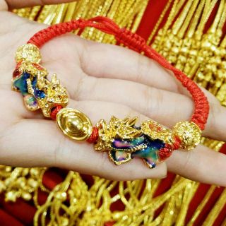 ข้อมือด้ายแดงมงคล ปี่เซี๊ยะกิมตึ้งทอง