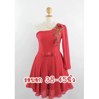 E2223-1-F-ชุดราตรีคนอ้วน ไหล่เดี่ยวบ่าเฉียง สีแดง ผ้าสแปนเด็กซ์ยืด-ผ้าชีฟอง ชายกระโปรงเล่นระดับ ประดับช่อดอกไม้3มิติที่บ