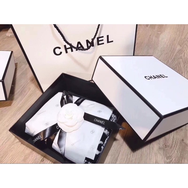ผ้าพันคอ Chanel กิ๊ฟเซ็ท พร้อมส่ง!!!