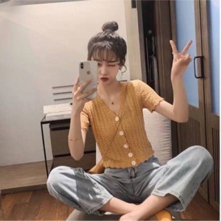 เสื้อคอวีแขนสั้นผ้าลูกไม้ เสื้อไหมพรมแขนสั้นแต่งกระดุมหน้าทอลาย