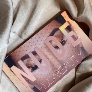 HUDA BEAUTY The New Nude Eyeshadow Palette