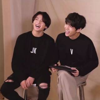 เสื้อยืดแขนยาว พิมพ์ลาย BTS initial JK V RM J SG JM JH (ขอเริ่มต้น BTS Writing initial) bt