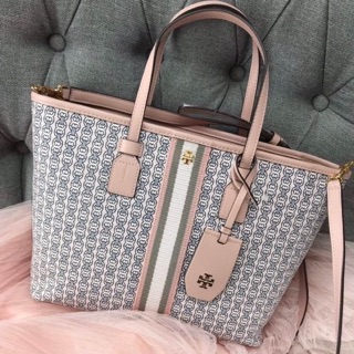 กระเป๋า สะพาย Tory Burch สีชมพู จะคล้องแขน หรือสะพายไหล่ ก็เก๋ค่ะ ใส่ของได้จุ