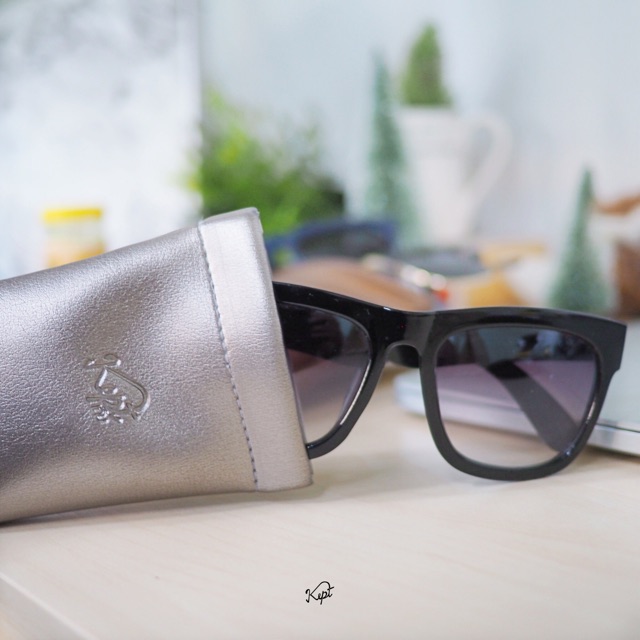 Kept Metal Glasses Case ซองแว่น สีMetal เทาเข้ม