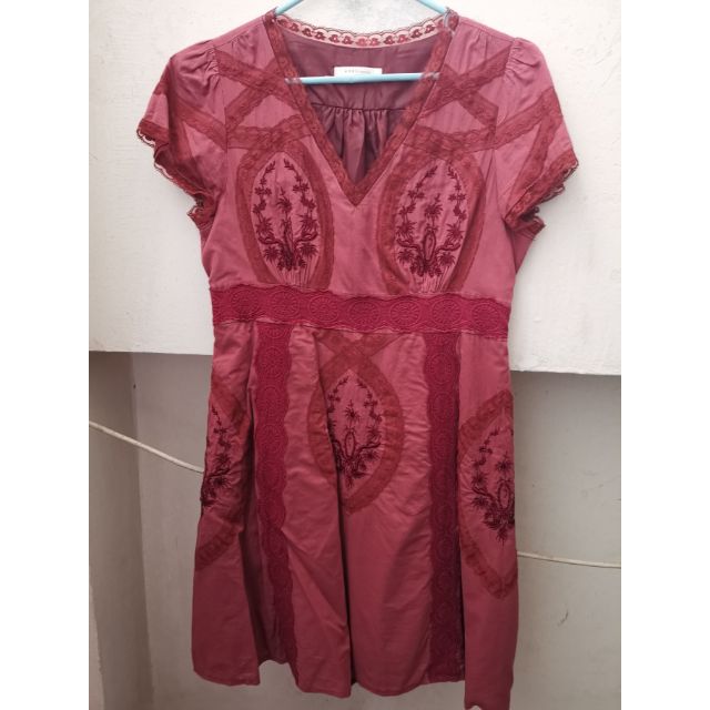 Axes Femme เดรสแดงเข้ม คอวี