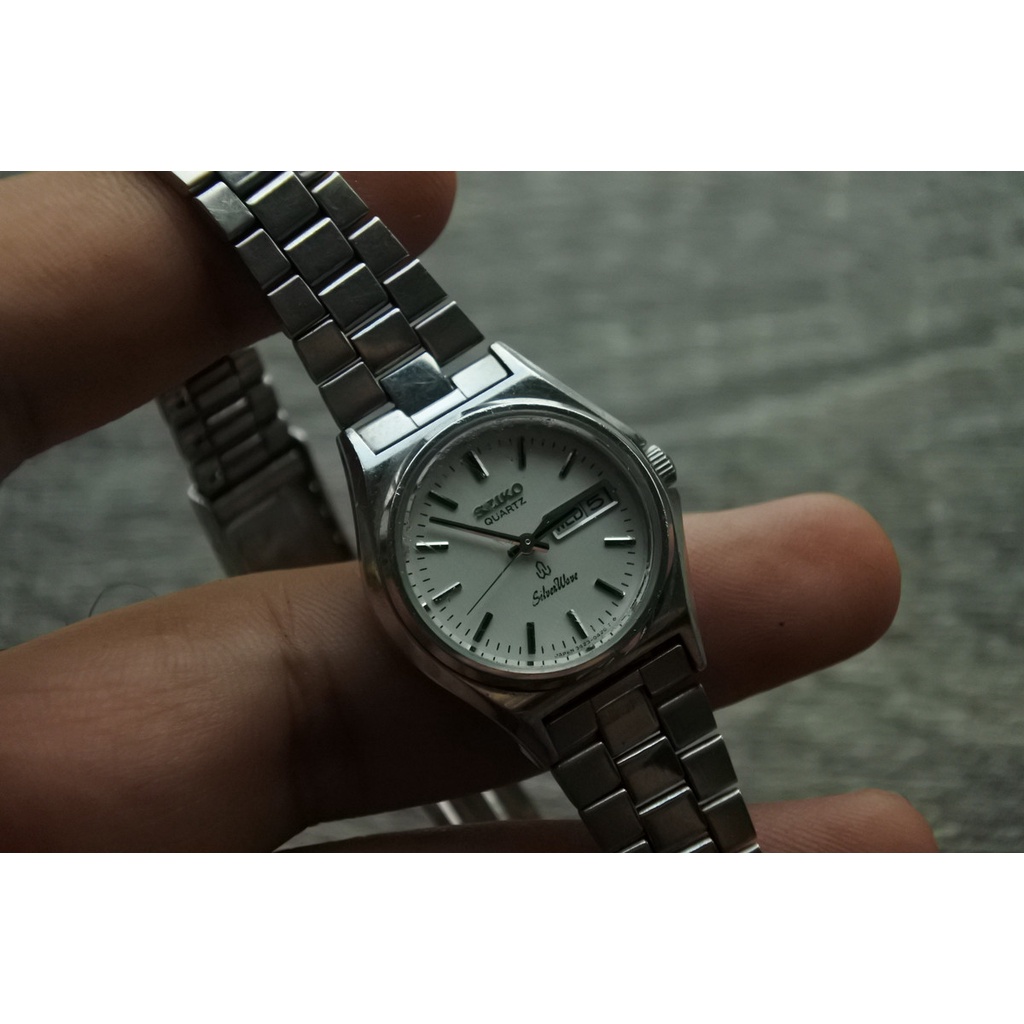 นาฬิกา Vintage มือสองญี่ปุ่น SEIKO SilverwaveระบบQuartz ผู้หญิง ทรงกลม กรอบเงิน หน้าขาว หน้าปัด 27mm