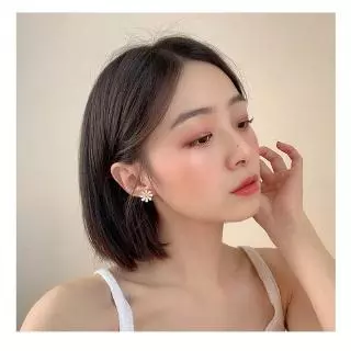ต่างหู จี้ดอกเดซี่น่ารัก สไตล์เกาหลี ต่างหูแฟชั่นสำหรับผู้หญิง 1 คู่