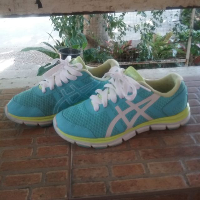 รองเท้า asics มือสอง