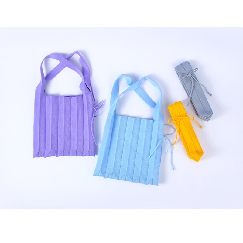 พร้อมส่งจากไทย! กระเป๋าถืออัดพลีทสีสันสดใส มีสายสำหรับรูดปรับทรง S030